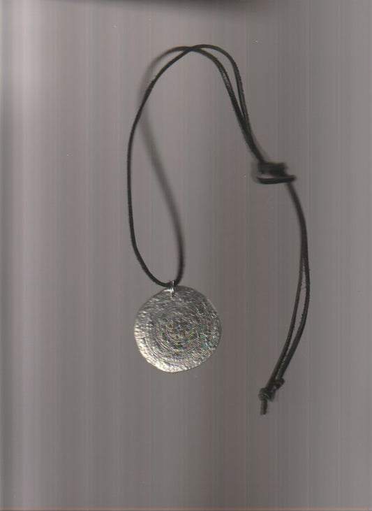 medaillon necklace